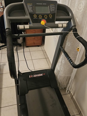 FitAdvance 2000 Electric Treadmill like new, foldable
