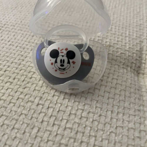Nuk and Chicco pacifiers like new, for babies 6+ months