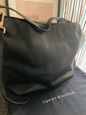 Τσάντα ώμου Tommy Hilfiger δερμάτινη σαν καινούργια, μπλε