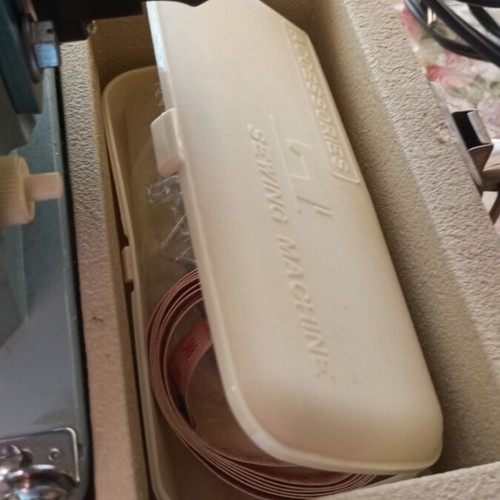 Mercedes sewing machine new with foot pedal and case