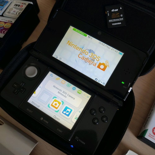 Nintendo 3DS (2011) like new, complete bundle with 12 games and accessories