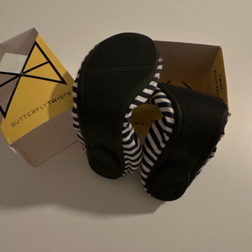 Butterfly Twists striped foldable ballerinas size 41 like new with box