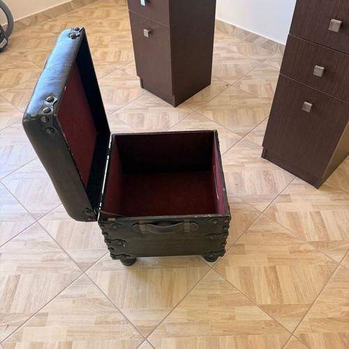 Bedroom vanity set with 8 spotlights and storage, includes stool