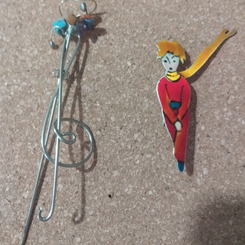 Pin with enamel in like new condition with gift stone pin