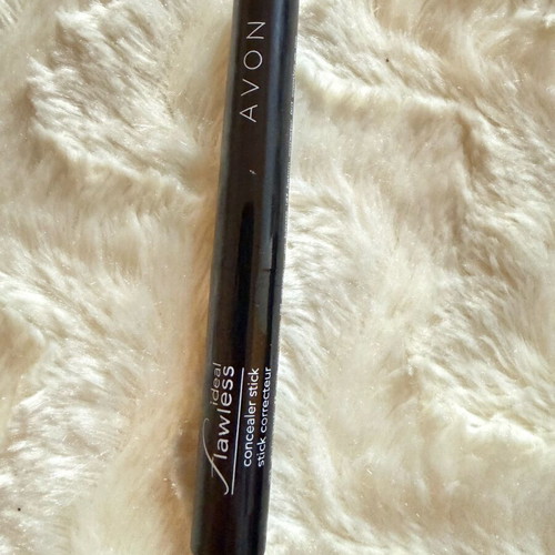 Avon skincare set new with gift concealer