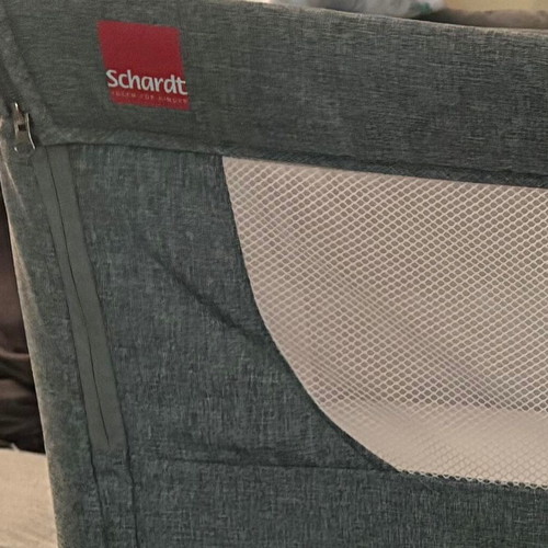 Schardt Joy Baby Crib like new with mattress and bed connection system