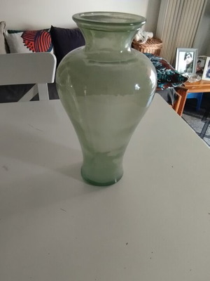 Green solid vase 40 centimeters like new
