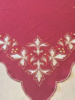 Set of 4 Christmas tablecloths and table runner semeni new