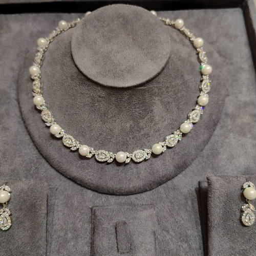 Jewelry set with zircon stones and pearls, used
