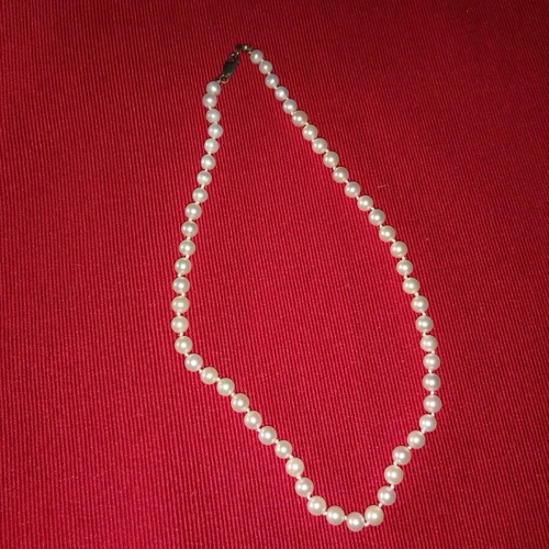 Pearl necklace used white with silver clasp