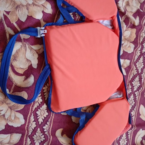 Shark Swimming Vest like new for 18-30 kg with sun protection sleeves