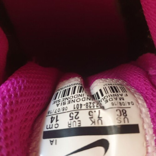 Nike athletic shoes like new, size 25