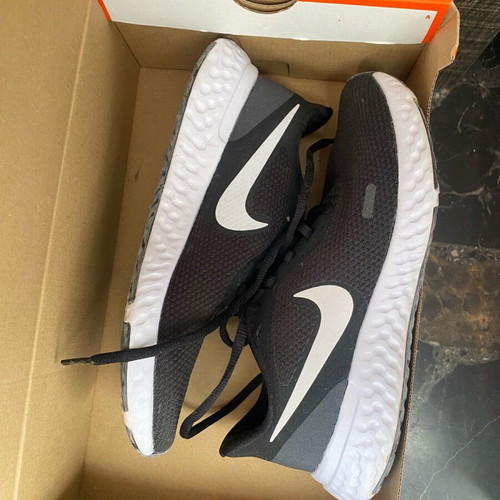 Nike running shoes like new, size 38, black