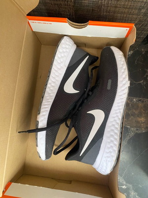 Nike running shoes like new, size 38, black
