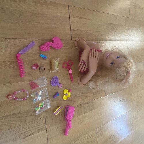 Barbie beauty head used with accessories