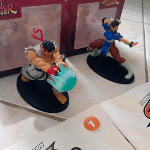 Deagostini Street Fighter figurine collection like new, pack of 2 issues