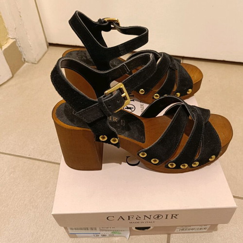 Cafe Noir sandal like new, size 39, black