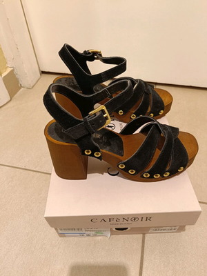 Cafe Noir sandal like new, size 39, black