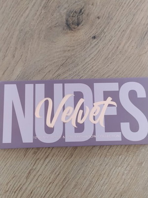 MUA Velvet Nude Eyeshadow Palette like new, 10 shades