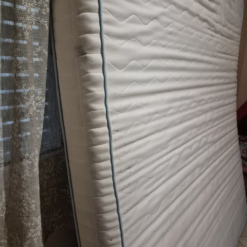 Memory foam mattress like new, dimensions 1.80×2.00