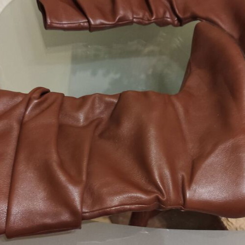 Brown boots used, size 40, with gathers and low heel