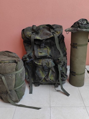 Special Forces lot: bergen, liner, sleeping bag, hat
