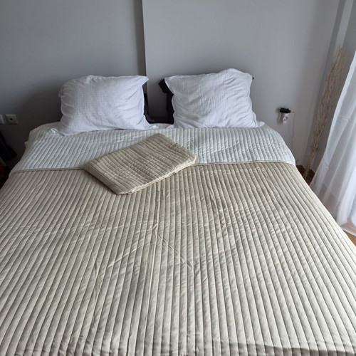 Double-sided bed cover 1.90×2.90 m with decorative pillowcase like new