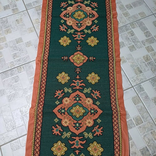 Handmade table runner like new with velvet and gold finishes 1×45