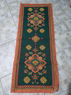 Handmade table runner like new with velvet and gold finishes 1×45