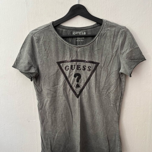 Guess T-shirt like new, size S-M, black and grey