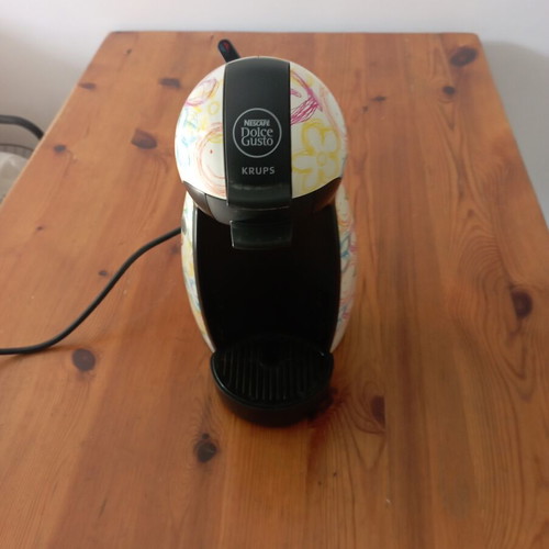 Dolce Gusto coffee machine like new with capsule by Krups