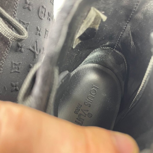 Louis Vuitton Black Sneakers size 38.5 like new