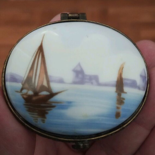 Vindage porcelain case like new