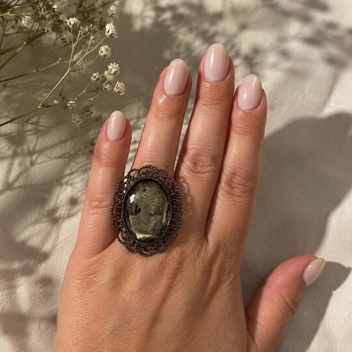 Vintage Cameo Ring in Anthracite Gray Like New