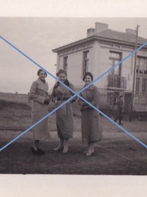 Φωτογραφία πορτρέτο τριών καλοντυμένων γυναικών ενθύμιο φιλίας σαν καινούργιο