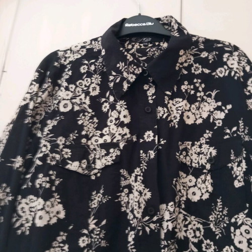 Shirt black and white with thin fabric like new, XXL