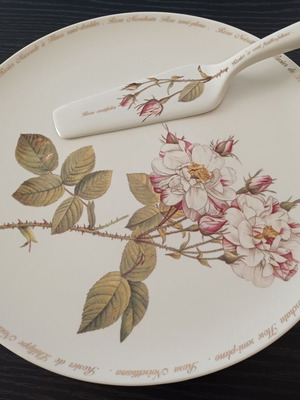 Porcelain cake stand with base and serving spatula MCA Home Collection like new