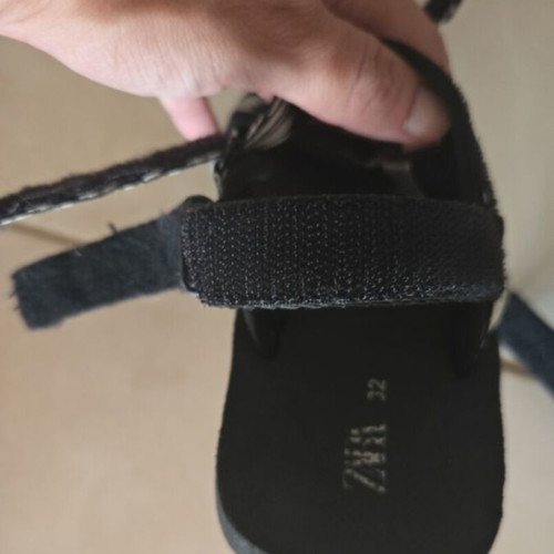 Zara sandals size 32, black