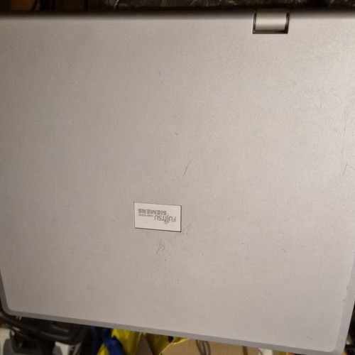 Fujitsu Siemens AMILO L7300 vintage laptop used, Windows XP
