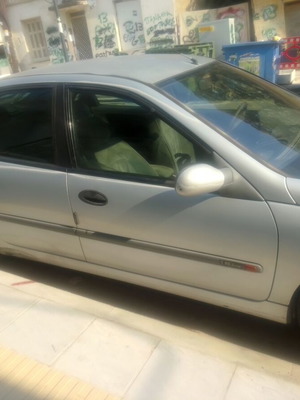Renault Laguna 1600 16v sedan manual, used, gas, 1999