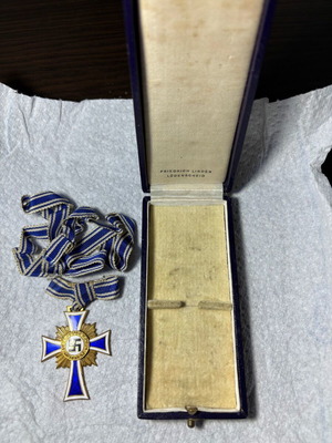 Σταυρός Τιμής της Γερμανίδας Μητέρας Χρυσός (1η Τάξη) σαν καινούργιο