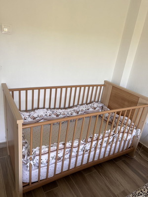 Bed with mattress and pillows used, dimensions 78/145 cm