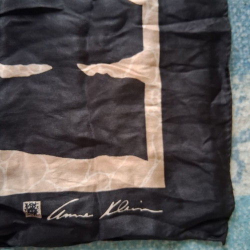Anne Klein vintage scarf like new in black and beige shades