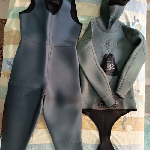 Kartelias 5mm diving suit, used lower part new upper part