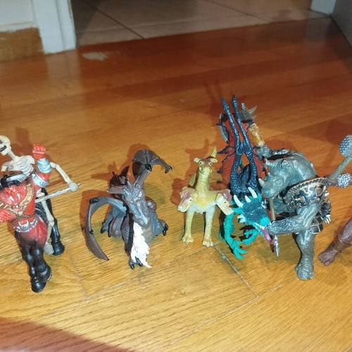 Figures of warriors, dragons and monsters used