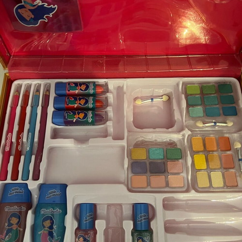 Makeup case used for children