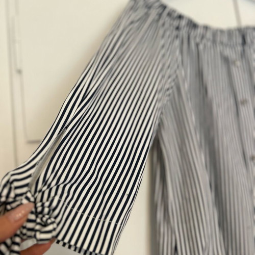 Off-shoulder striped top like new, white and blue, one size