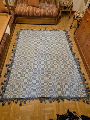 Machine wool rug like new, light blue with white, large fringes