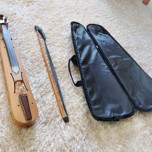 Pontian lyra handmade, like new with bow and rosin