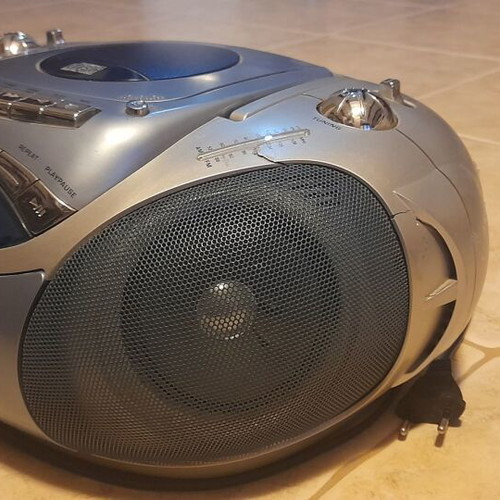 Vicko CD radio used with minor scratches